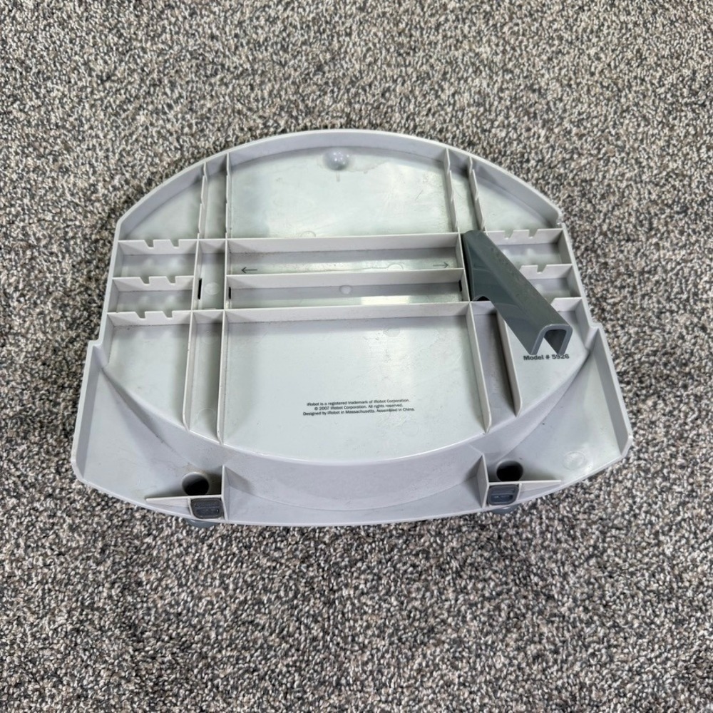 iRobot Scooba Floor Scrubbing Robot Bundle with Virtual Walls and Charger PARTS - Picture 5 of 16